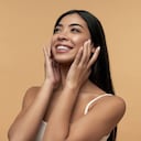 Expertos recomiendan las vitaminas A, E y K para el cuidado de la piel. Foto: Getty Images.