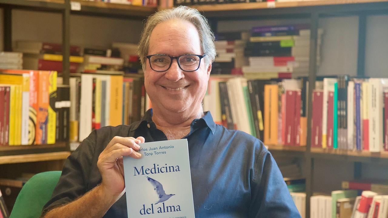 Carlos Juan Antonio Toro Torres, médico especialista en medicina física y rehabilitación.