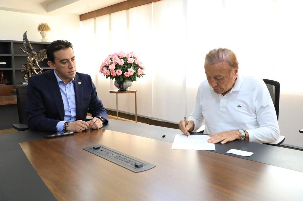 Registrador Alexander Vega y Rodolfo Hernández, candidato presidencial.