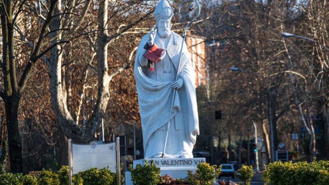 Estatua de San Valentín en Madrid.