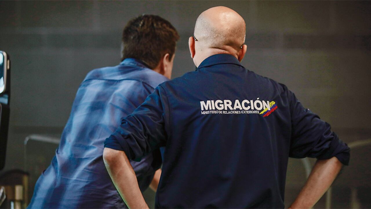 Migración Colombia mejora condiciones de sus trabajadores.