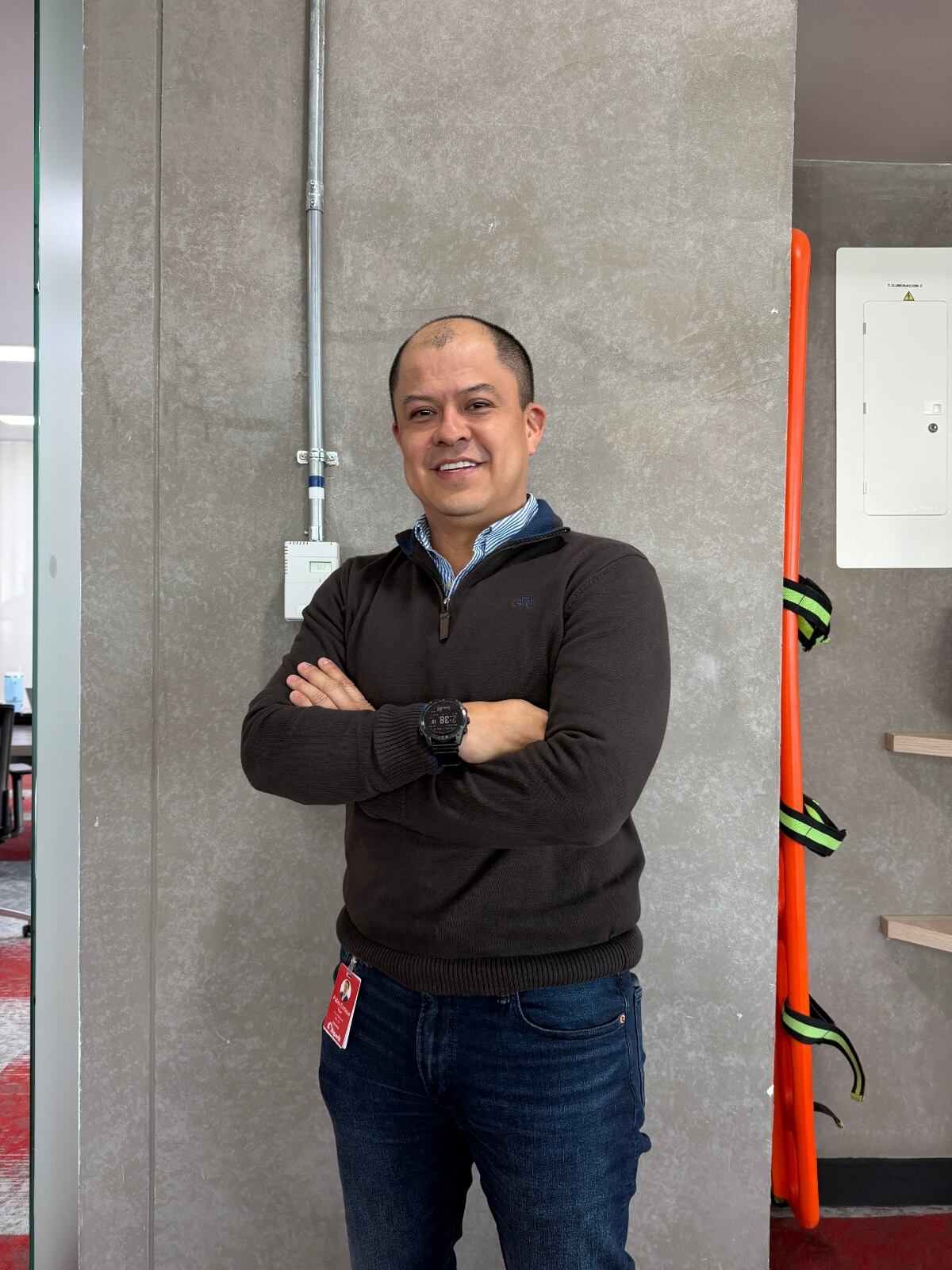 Van es ingeniero agroindustrial de la Universidad Nacional y cuenta con una especialización en Gestión de Proyectos, además de un Executive MBA del INALDE Business School.