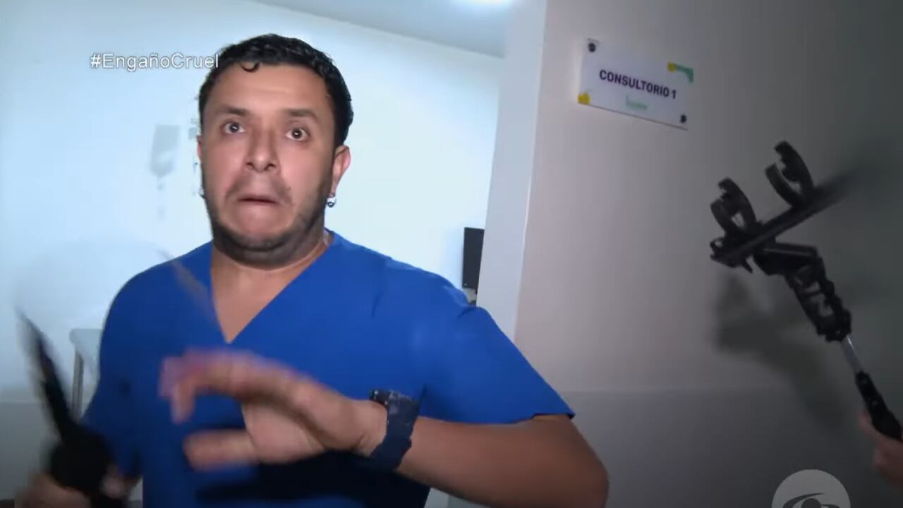 El sujeto y sus compañeros agredieron al equipo del programa de Caracol.