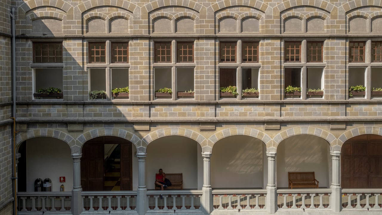 Este edificio ha sobrevivido a varias guerras en su historia y ha albergado a prestigiosas entidades de Antioquia.