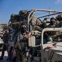 Se ven tropas del ejército israelí en la frontera entre Israel y Gaza durante una operación terrestre en la Franja de Gaza, el miércoles 8 de noviembre de 2023. El primer ministro Benjamin Netanyahu no dio más detalles esta semana cuando dijo que Israel mantendría una "responsabilidad general de seguridad" indefinida.