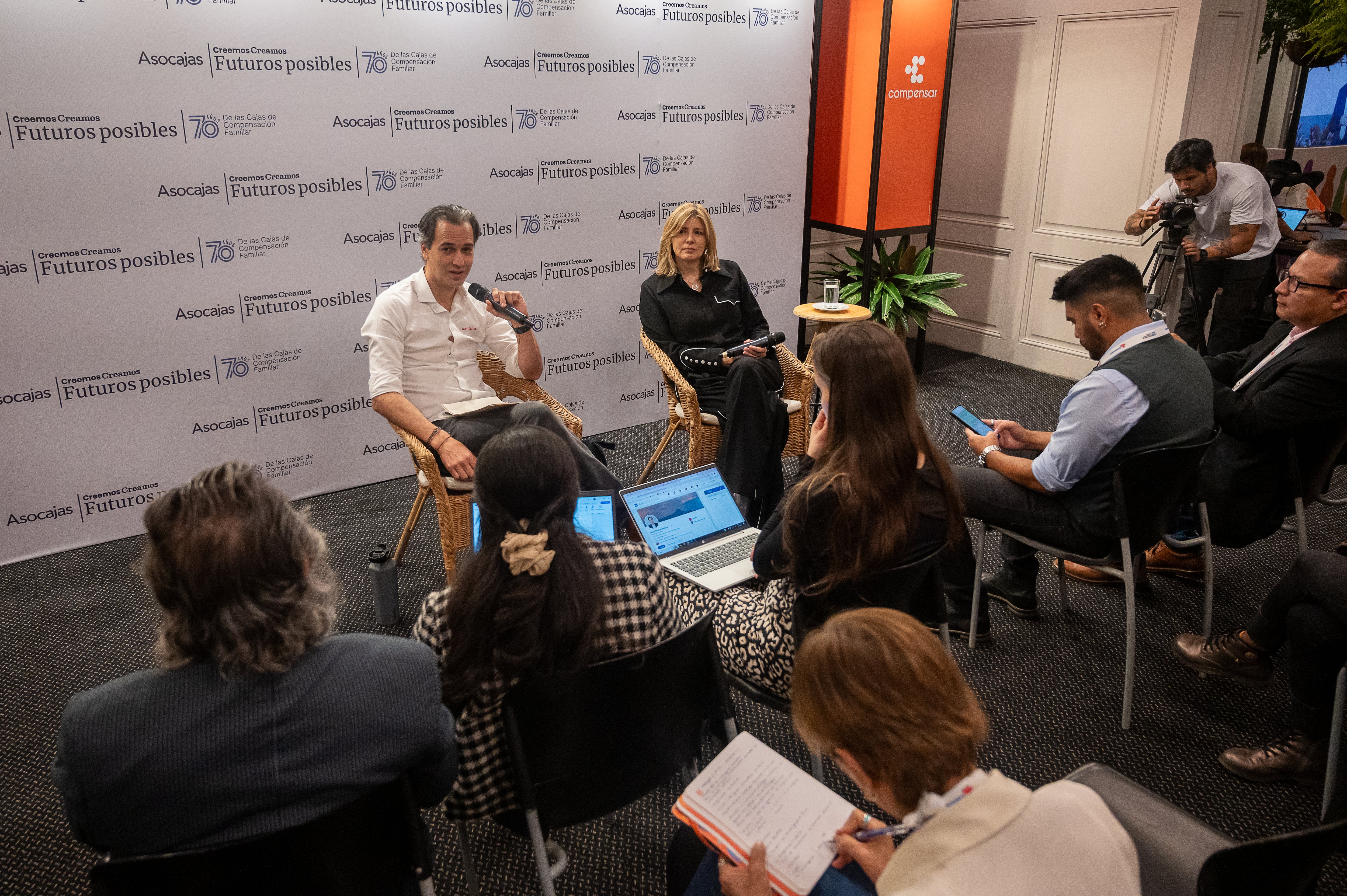 Director de Comfama, David Escobar, y presidenta ejecutiva de Asocajas, Adriana María Guillén.