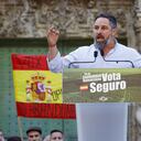 El líder de Vox, Santiago Abascal, habla durante un mitin en la Plaza del Ayuntamiento, el 24 de mayo de 2023 en Alicante, Valencia, España.