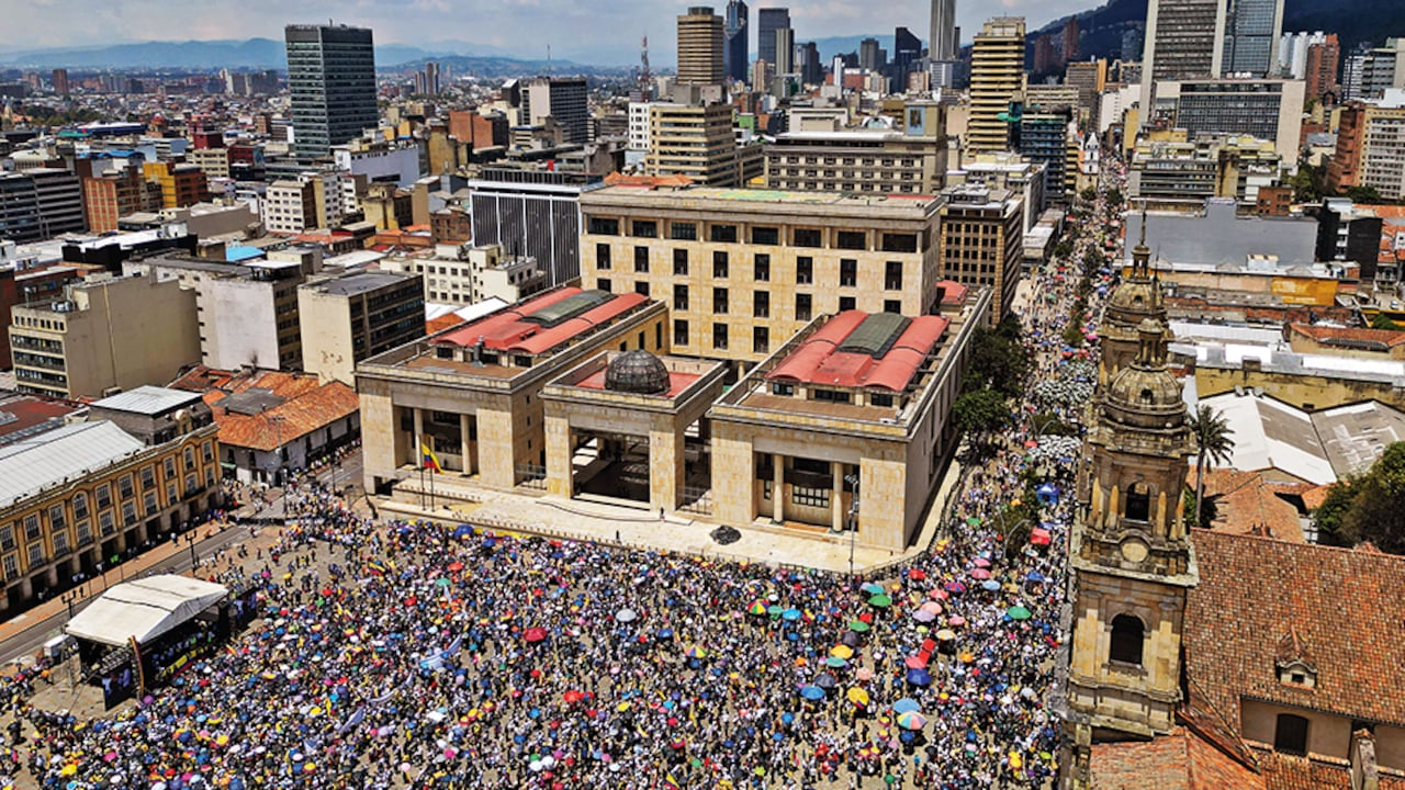 Solamente en la plaza de Bolívar se congregaron más de 15.000 personas para alzar su voz contra el Gobierno.