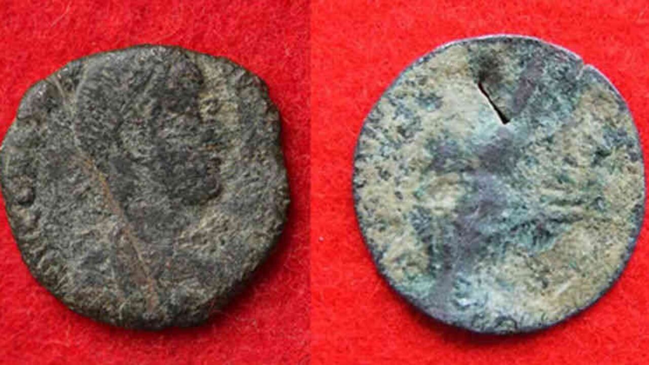 Las 10 monedas de cobre se desenterraron en diciembre de 2013.