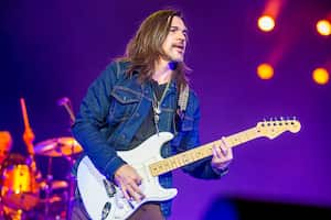 MONTERREY, MEXICO - OCTOBER 27: Colombian singer Juan Esteban Aristizábal 'Juanes' performing, during a concert as part of the 'Origen Tour' at Auditorio Citibanamex on October 27, 2022 in Monterrey, Mexico. (Photo by Medios y Media/Getty Images)