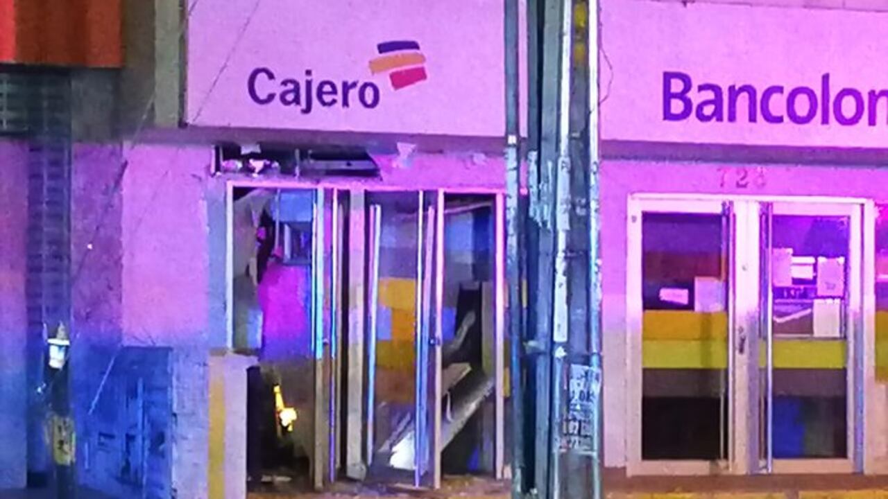 Ladrones en Cali detonaron una carga explosiva en un cajero y robaron una millonaria suma