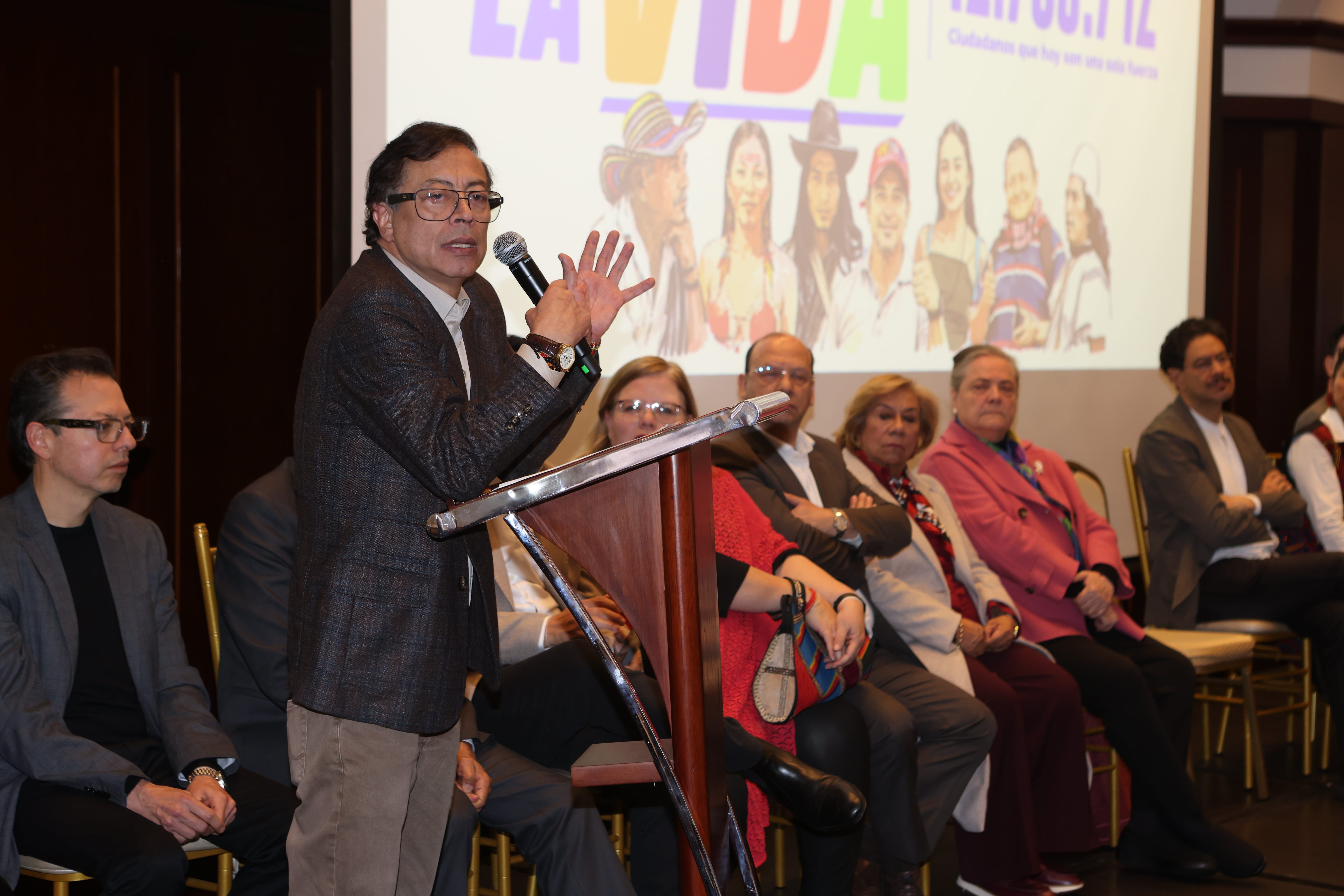 El expresidente de Colombia, Gustavo Petro, y el líder de la oposición y senador del Pacto Histórico, Iván Cepeda, liderarán hoy la presentación del Gabinete por la Vida