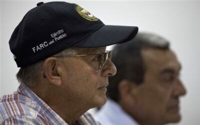 Rodrigo Granda y alias el 'Médico', durante la conferencia celebrada este jueves en la Habana, Cuba, previa a la mesa de diálogo que será establecida en Oslo, Noruega.