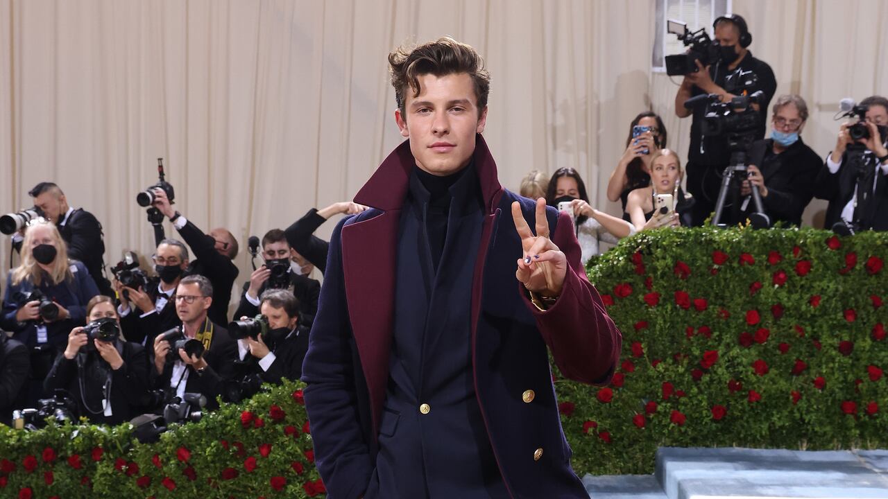 Shawn Mendes asistiendo a "In America: An Anthology of Fashion", el 2 de mayo de 2022 en la ciudad de Nueva York.