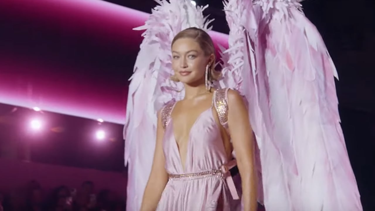 Gigi Hadid fue la primera modelo en pisar la pasarela del regreso del Victoria's Secret Fashion Show.