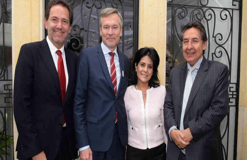 Camilo Granada, Gautier Mignot, Claudia de Martínez y Néstor Humberto Martínez. 