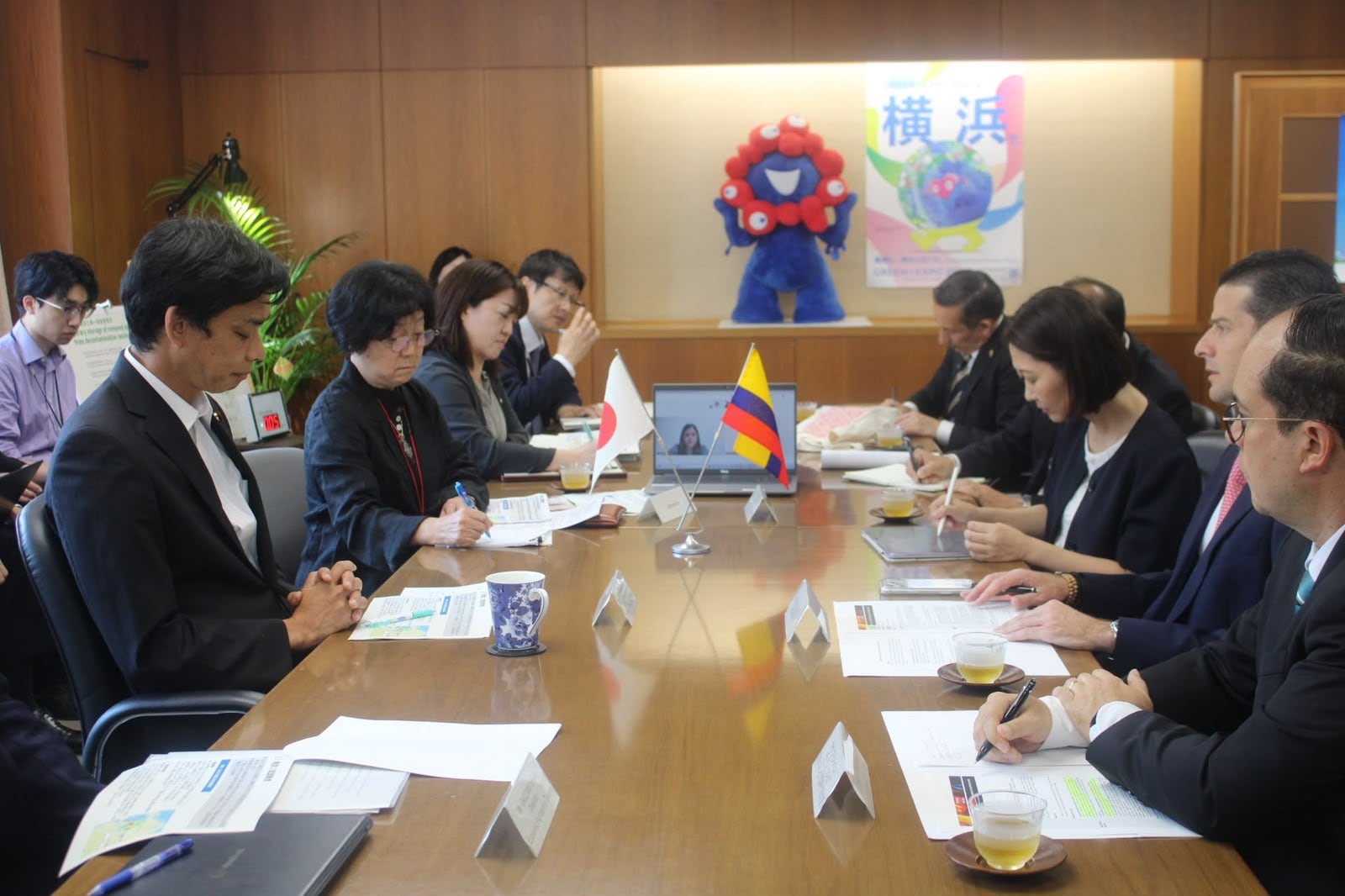 Reunión de MinComercio y reunión con el Sr. Yonenaga Hiroshi, presidente de Toyota Colombia, y  Nanbu Hiroshi, presidente comercial de Japón.