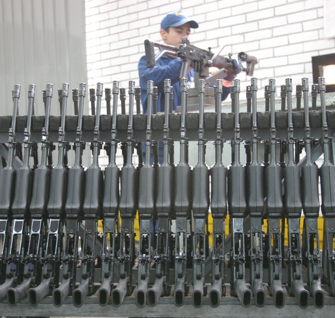 Atención | MinDefensa reconoció que aún no tienen solución para el fusil Galil, tras romper relaciones militares con Israel .