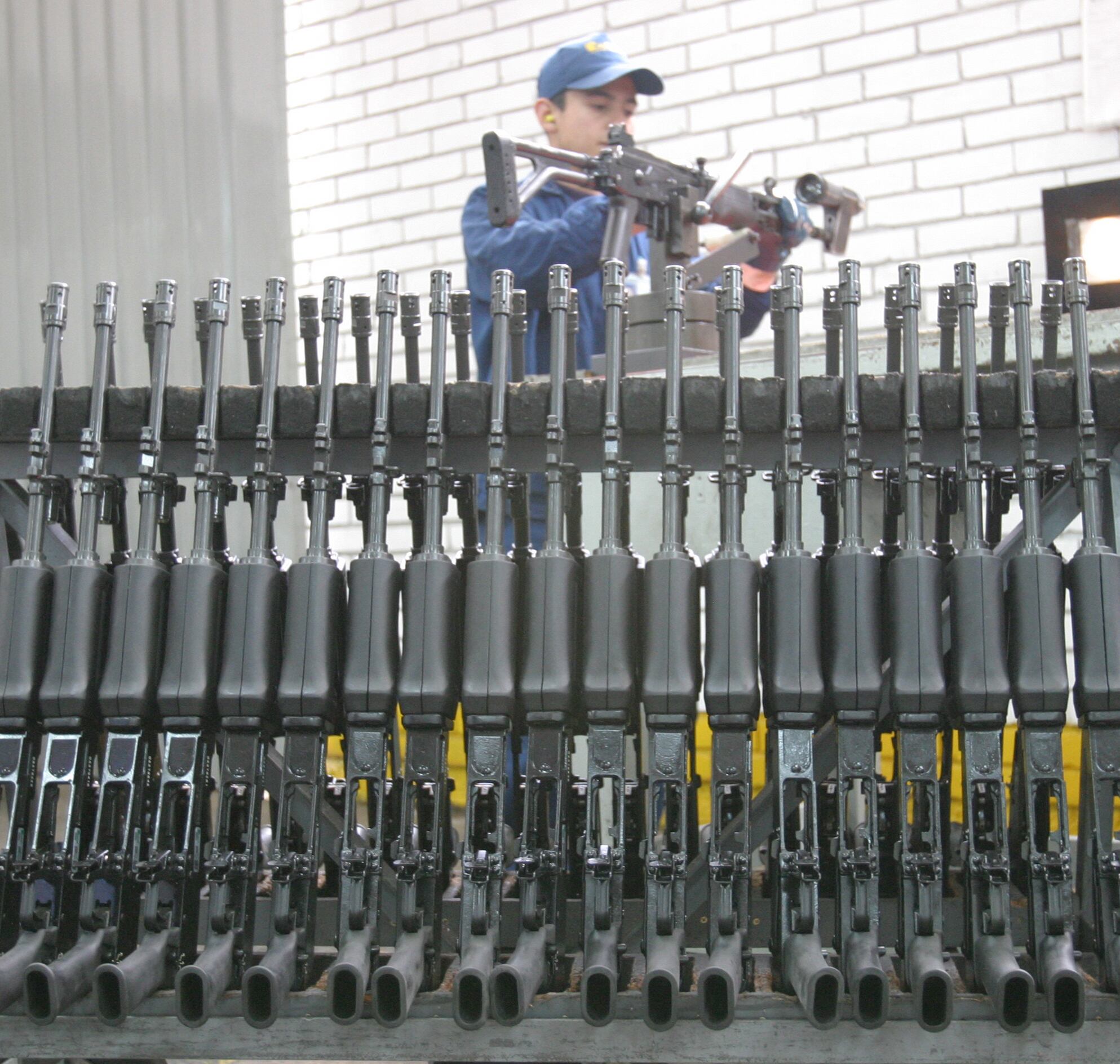 Atención | MinDefensa reconoció que aún no tienen solución para el fusil Galil, tras romper relaciones militares con Israel .