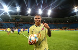 Juan Camilo Hernández, ahora en su primer Mundial con la Selección Colombia, ha llegado tan lejos en gran parte por todos los que lo apoyaron. La lista es larga, pero su familia la encabeza.