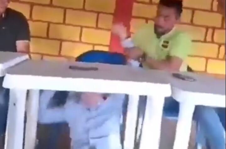 Momento en el que el candidato a la Alcaldía de Sahagún, Jesús Padilla, se desmayó