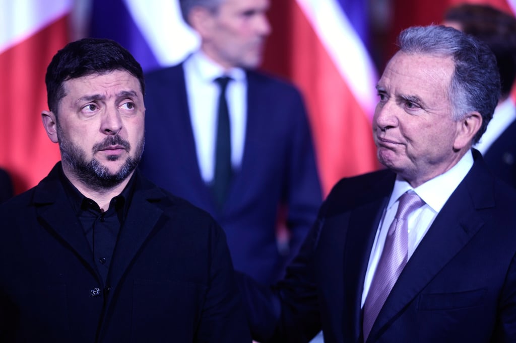 El presidente de Ucrania, Volodymyr Zelenskyy y Steve Witkoff, el enviado especial de Estados Unidos, en la cancillería de Berlín, Alemania.