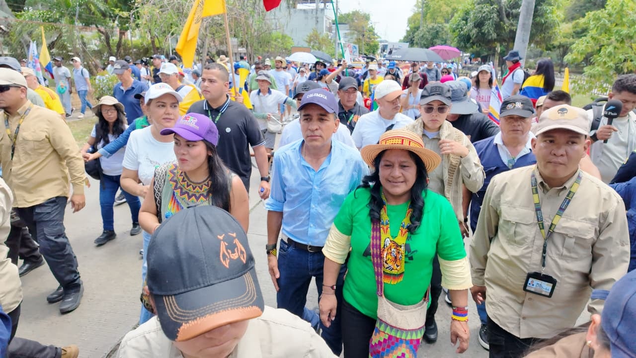 Aida Quilcué acompaña la movilización en Cali, en un recorrido que avanza hacia Puerto Resistencia durante la jornada del 1 de mayo.
