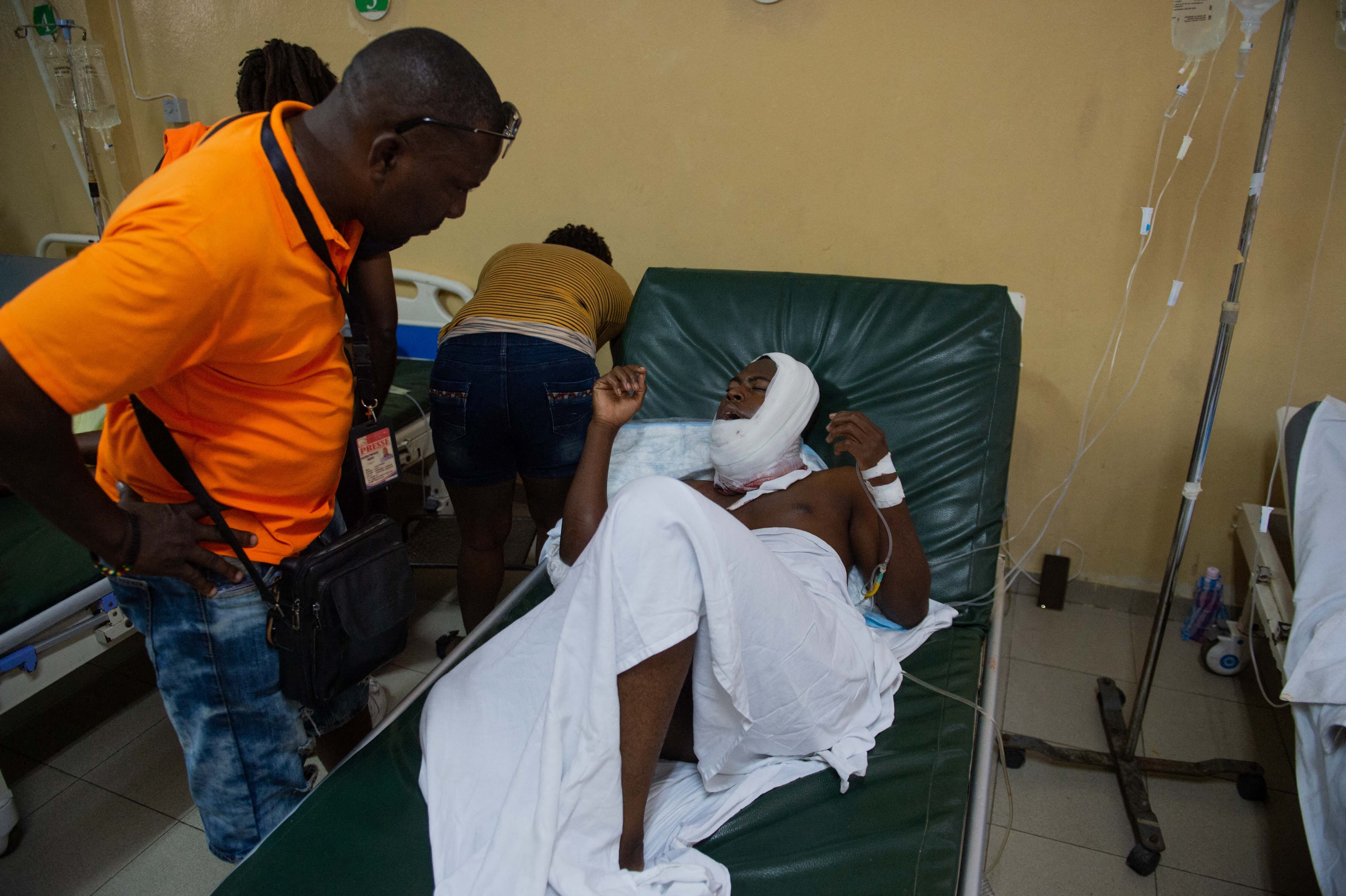 SOS Journalistes de Haití critica al gobierno haitiano por abandonar en Cuba a un periodista gravemente herido (Photo by Clarens SIFFROY / AFP)