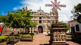 Iglesia de Santa Barbara en Santa Fe de Antioquia.