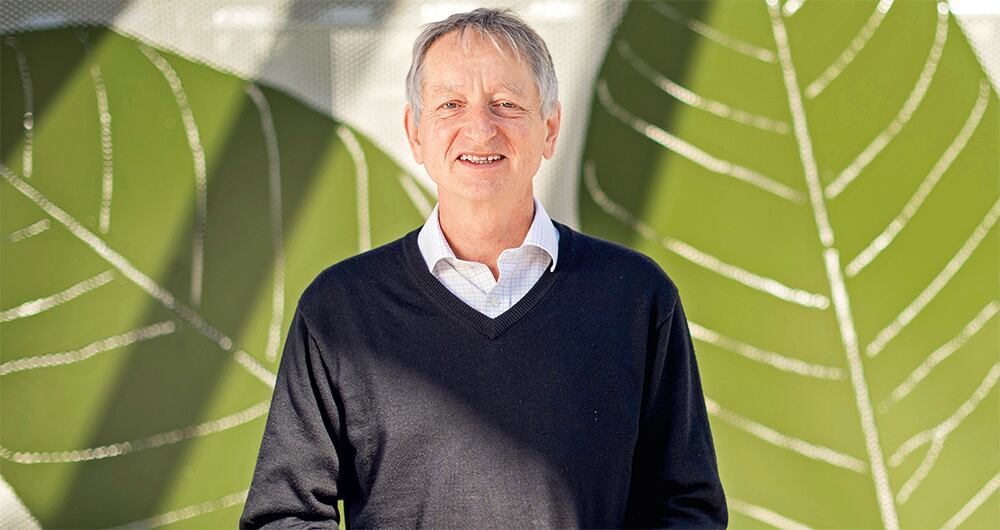El británico Geoffrey Hinton es el padre la inteligencia artificial (IA).