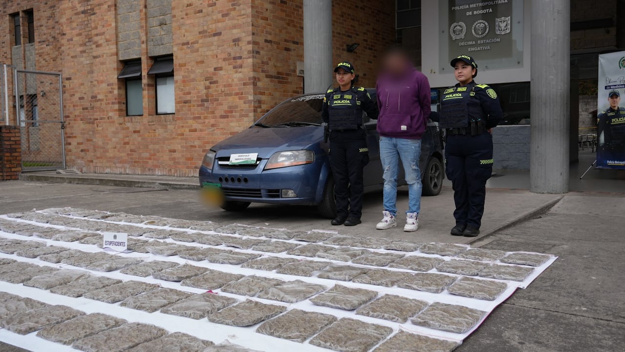 Policía de Engativá incauta 60 kilos de marihuana ocultos en un vehículo y captura a un hombre con antecedentes.