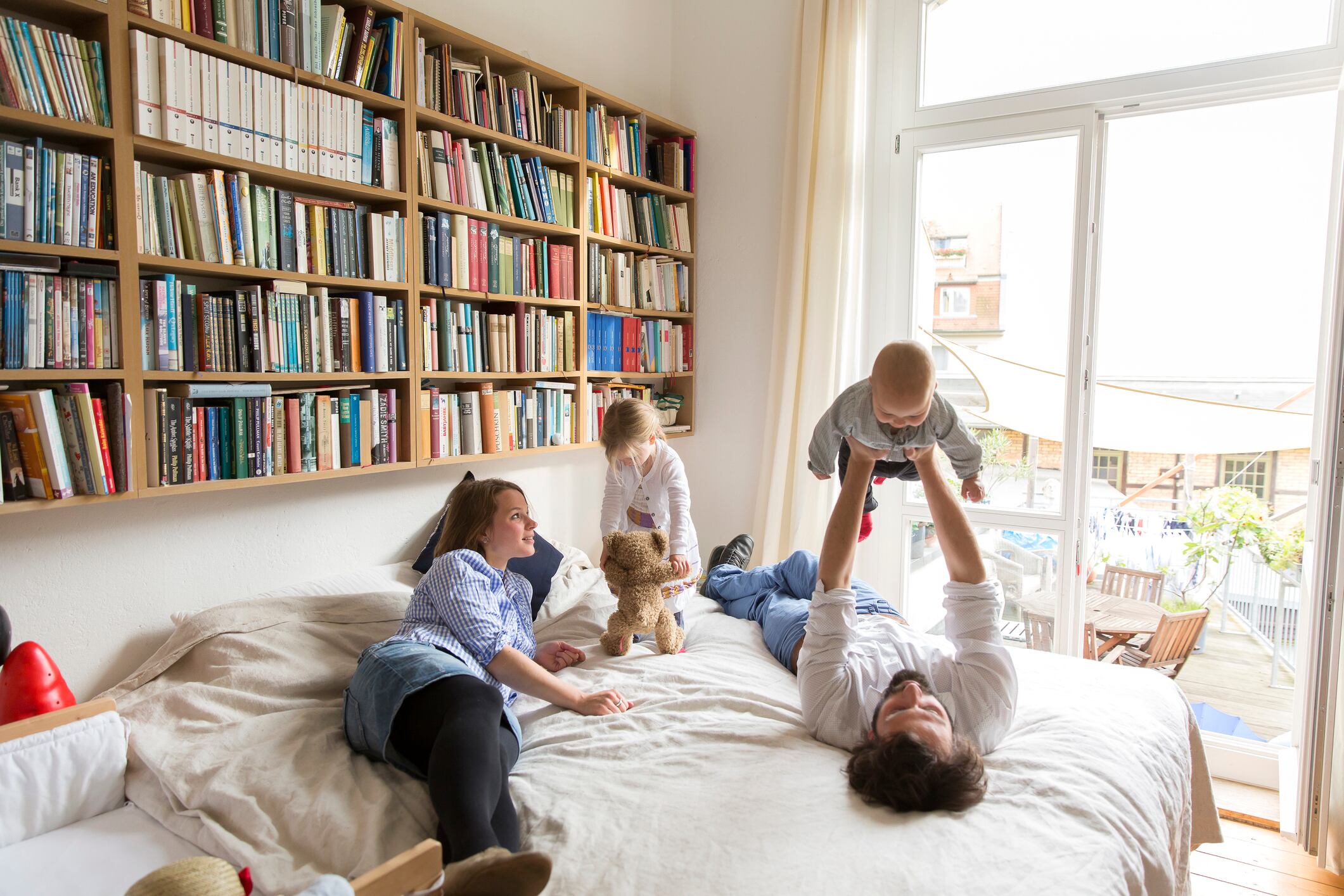 ¿Quiere conocer más sobre sus orígenes familiares? Utilice el Mapa de Apellidos para explorar el significado y la popularidad de su apellido en diferentes regiones del mundo.