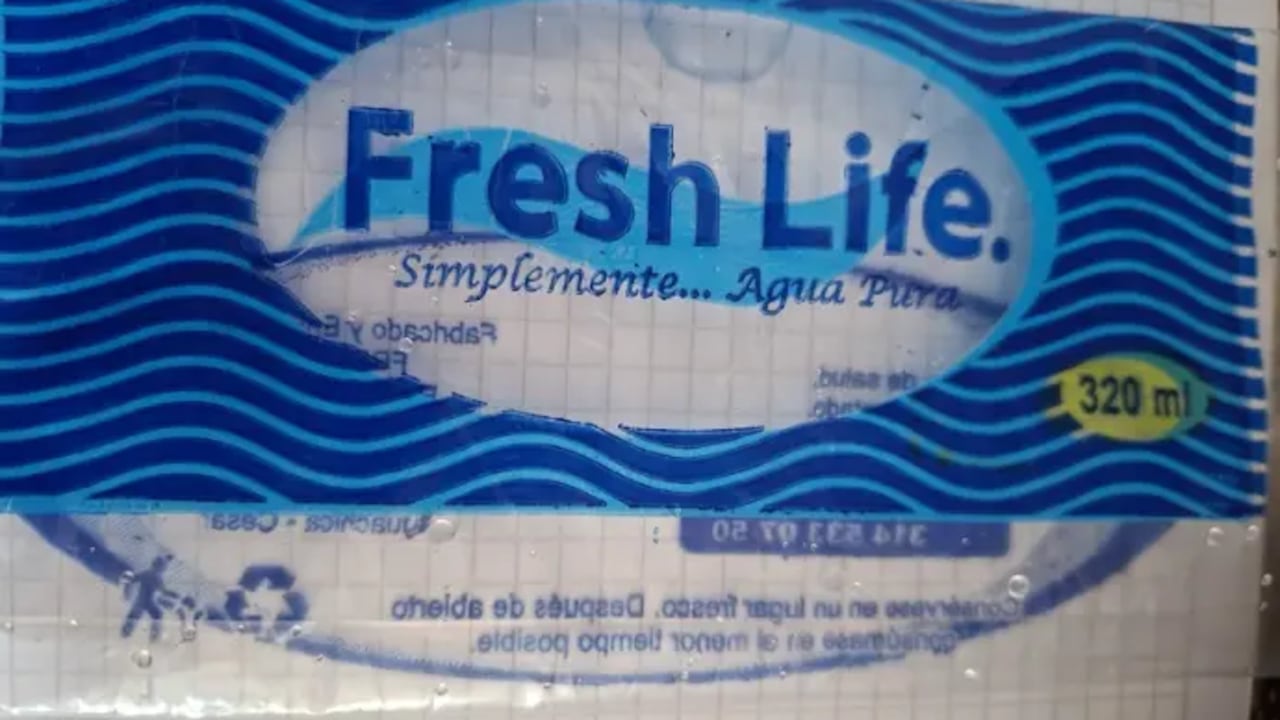 Invima alertó sobre la comercialización fraudulenta de Agua Fresh Life.