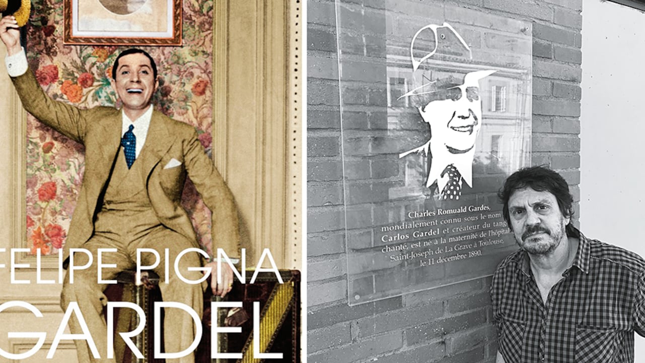 Felipe Pigna frente a la placa ubicada en la puerta del Hospital de La Grave de Toulouse, que recuerda el nacimiento de Charles Romuald Gardes el 11 de diciembre de 1890.
