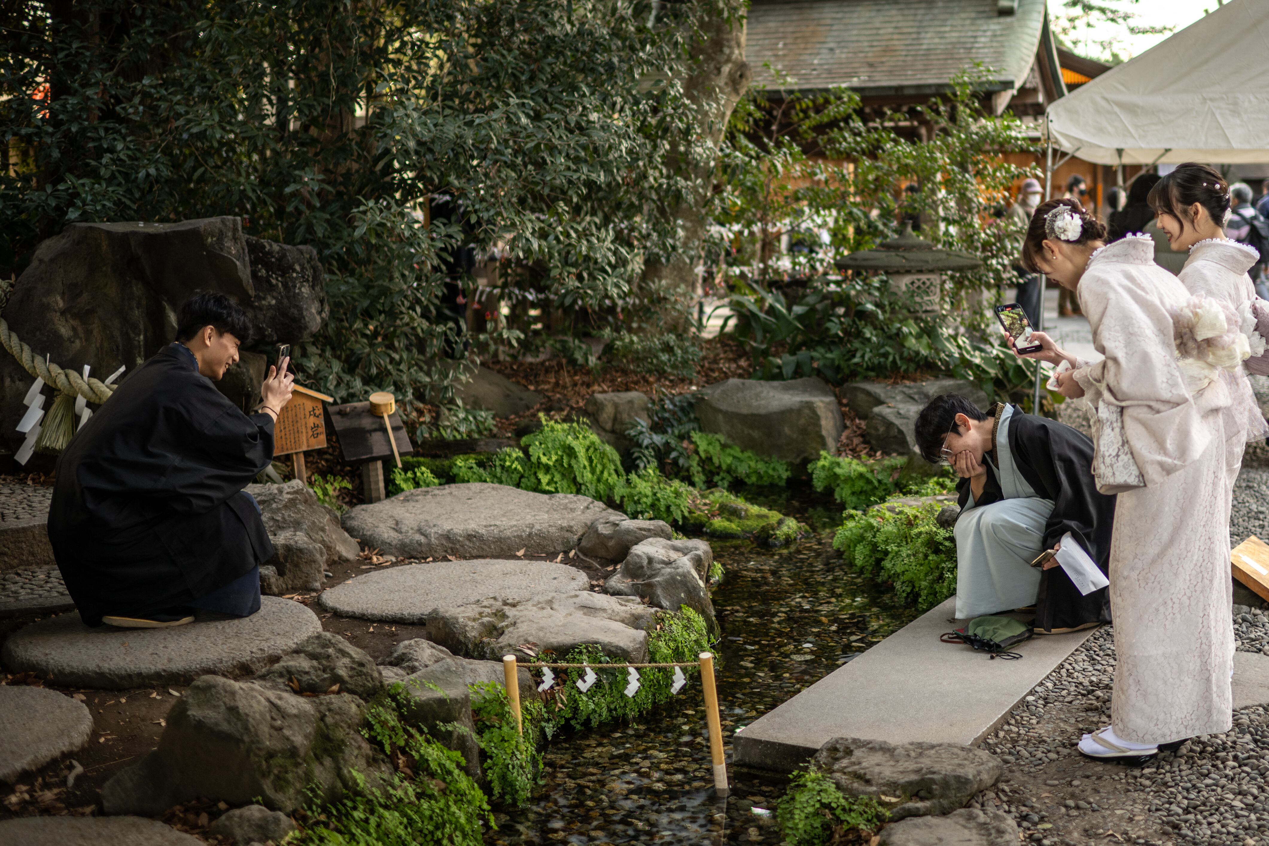 Turismo desbordado en Japón: trabajadores se ven obligados a dormir en hoteles cápsula