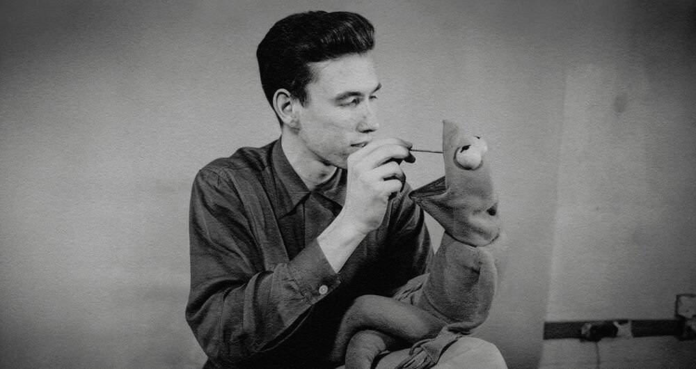  En 1936, Henson nació en Misisipi, en un hogar muy religioso. En su juventud jamás jugó con marionetas. Al conocer a quien sería su mujer, todo empezó.