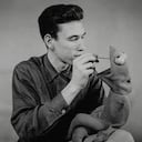 En 1936, Henson nació en Misisipi, en un hogar muy religioso. En su juventud jamás jugó con marionetas. Al conocer a quien sería su mujer, todo empezó.