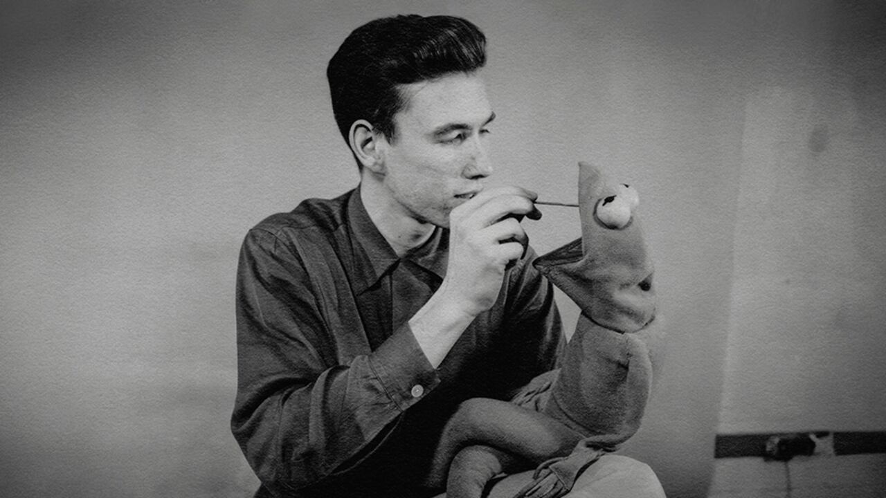 En 1936, Henson nació en Misisipi, en un hogar muy religioso. En su juventud jamás jugó con marionetas. Al conocer a quien sería su mujer, todo empezó.