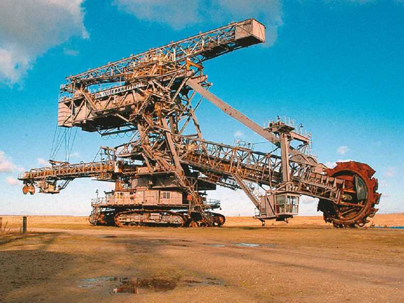 La ciudad de hierro - Tras casi un siglo de extraer 70 millones de toneladas de lignito, hoy cinco enormes excavadoras son los atractivos de la ciudad alemana de Gräfenhainichen. El proyecto Ferropolis ocupa una gran explanada rodeada de un lago que la ciudad usa, entre otras cosas, para hacer conciertos.