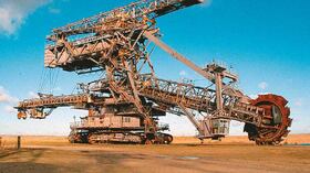 La ciudad de hierro - Tras casi un siglo de extraer 70 millones de toneladas de lignito, hoy cinco enormes excavadoras son los atractivos de la ciudad alemana de Gräfenhainichen. El proyecto Ferropolis ocupa una gran explanada rodeada de un lago que la ciudad usa, entre otras cosas, para hacer conciertos.