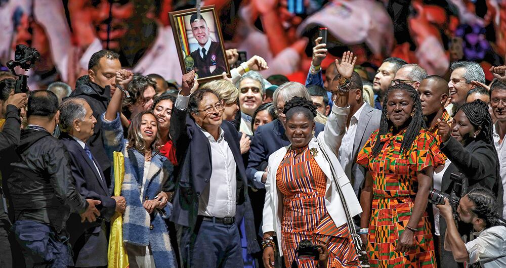 Las dificultades en su gestión y las polémicas que suele protagonizar han impactado la imagen de Francia Márquez. 