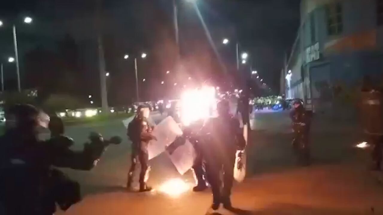 Policía atacado