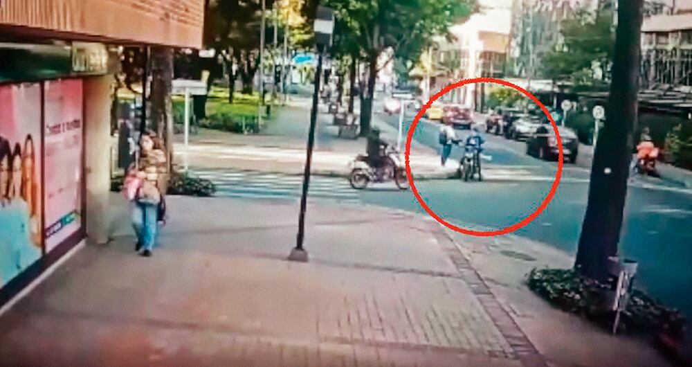 El auditor Hernán Franco fue abordado y herido en el parqueadero de la oficina. 