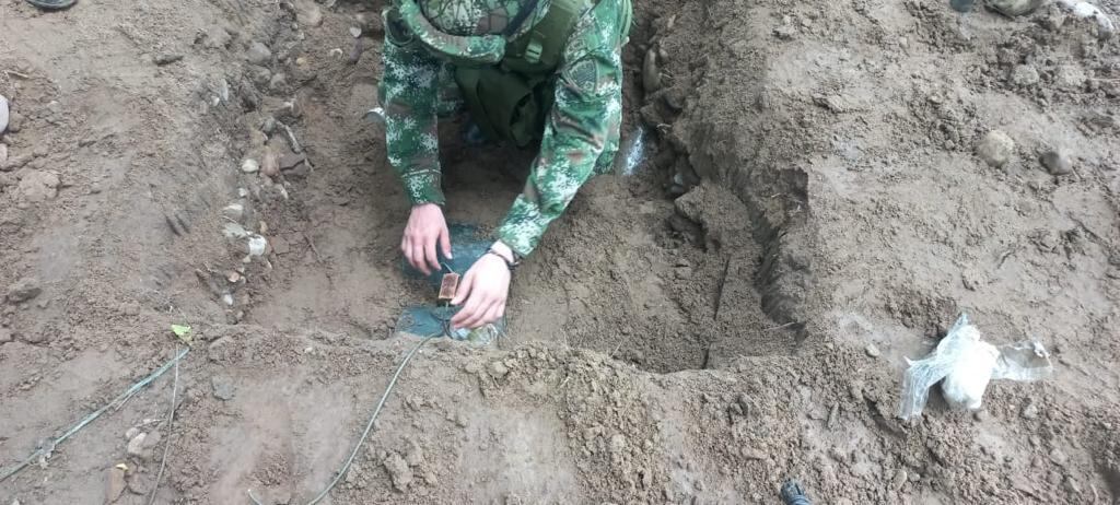 El ELN sigue sembrando el terror en Arauca, el Ejército desactivó varios explosivos de la guerrilla en Tame.