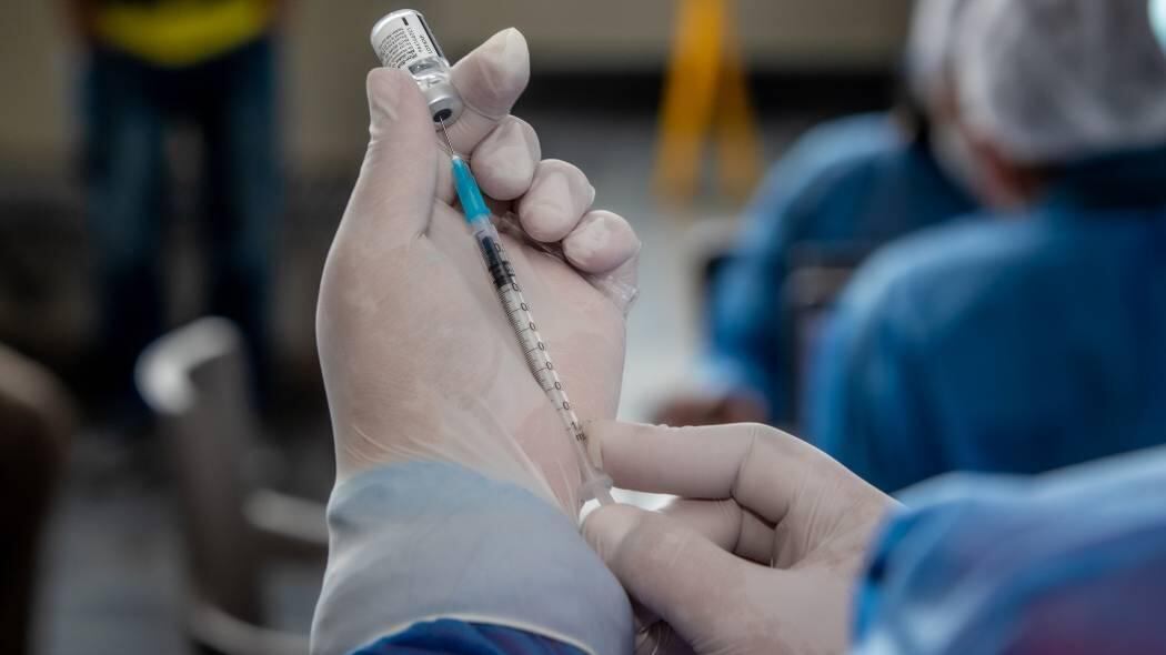 El Ministerio de Salud habilitó el portal ‘Mi vacuna’ en el que las personas que se hayan aplicado una, dos o tres dosis de la vacuna pueden descargar su certificado.