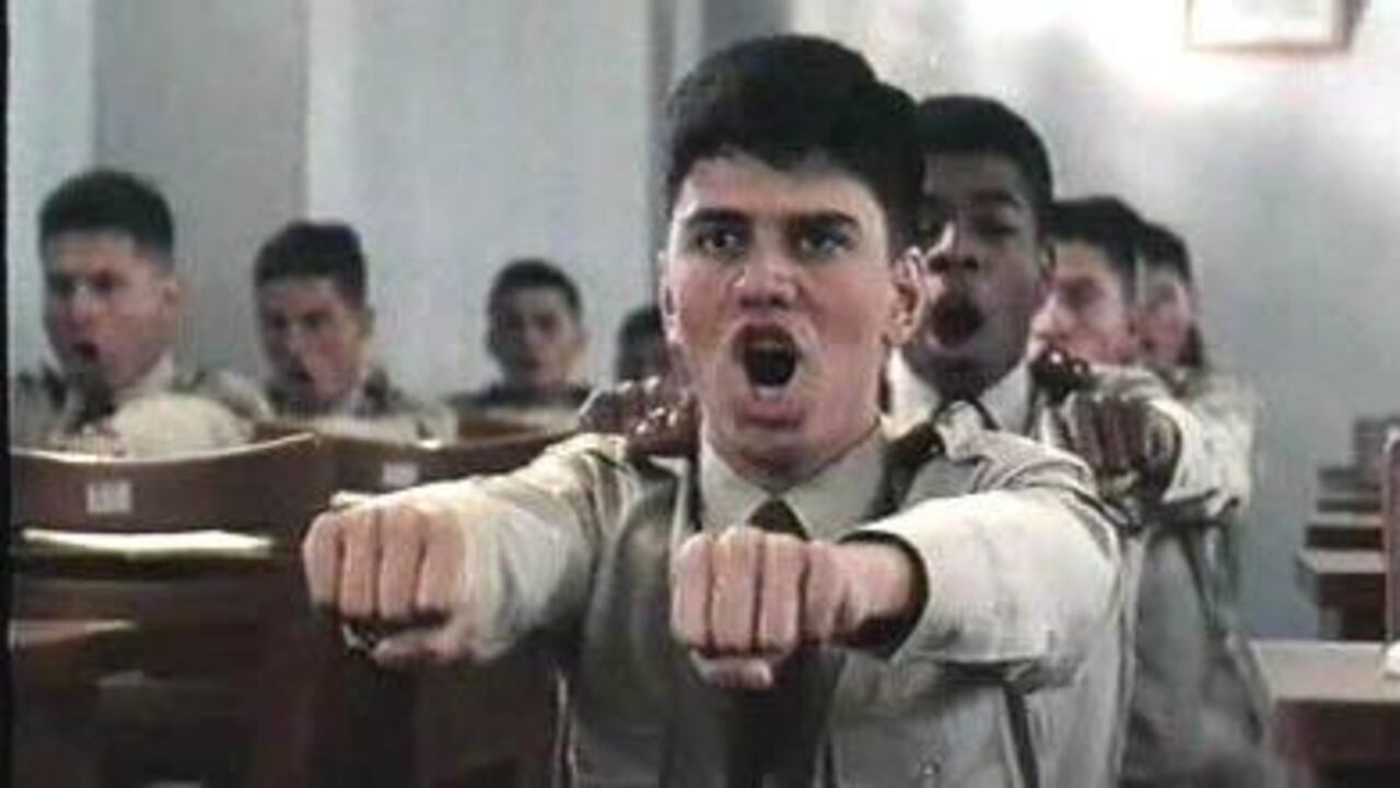 Escena de la película "La ciudad y los perros" dirigida por Francisco José Lombardi, quien fue premiado como mejor director en el Festival de Cine de San Sebastián por esta cinta.