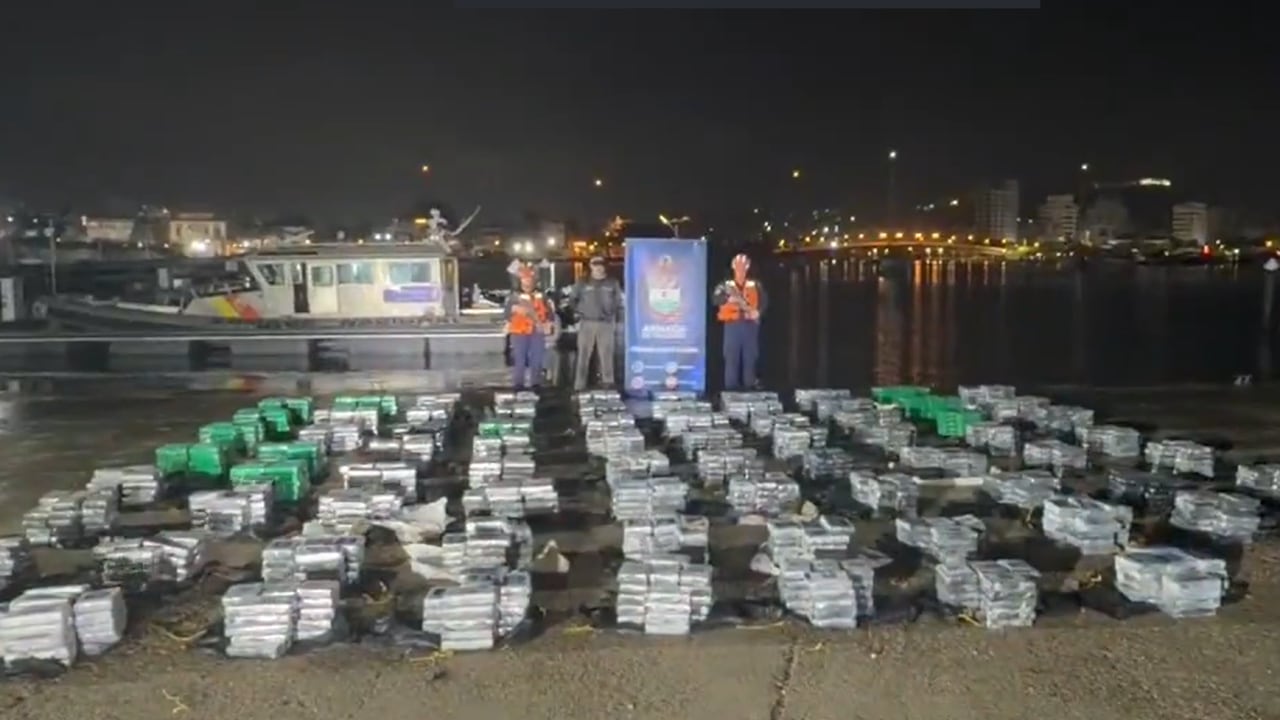 La Armada incautó 2.001 kilogramos de clorhidrato de cocaína, distribuidos en 2.000 paquetes, en el Caribe colombiano.