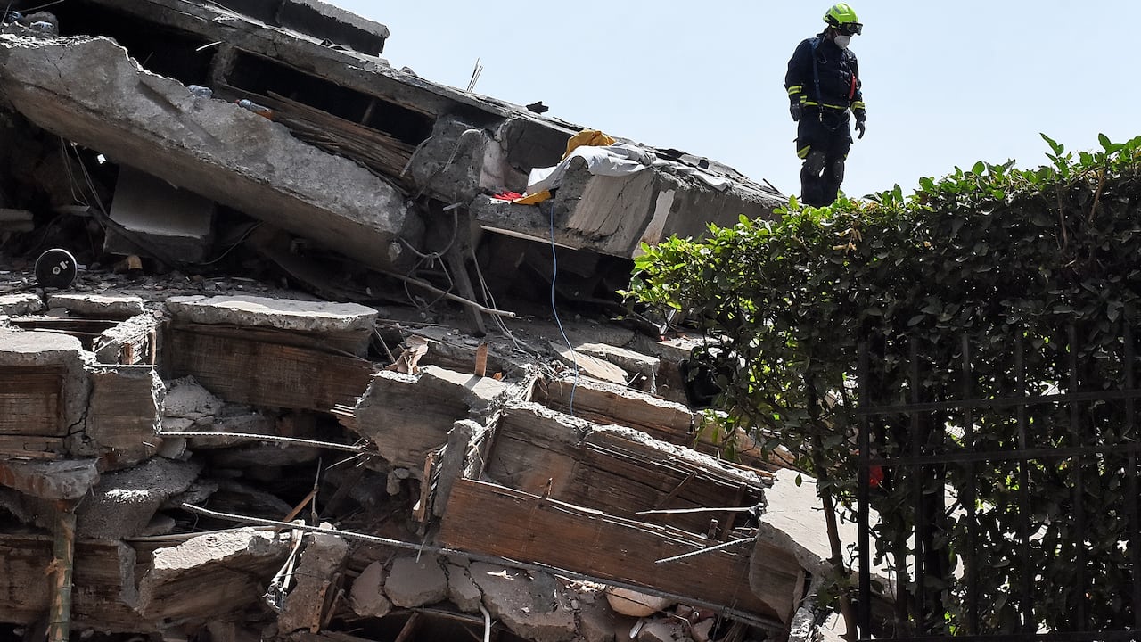 Estructura colapsada tras el terremoto.