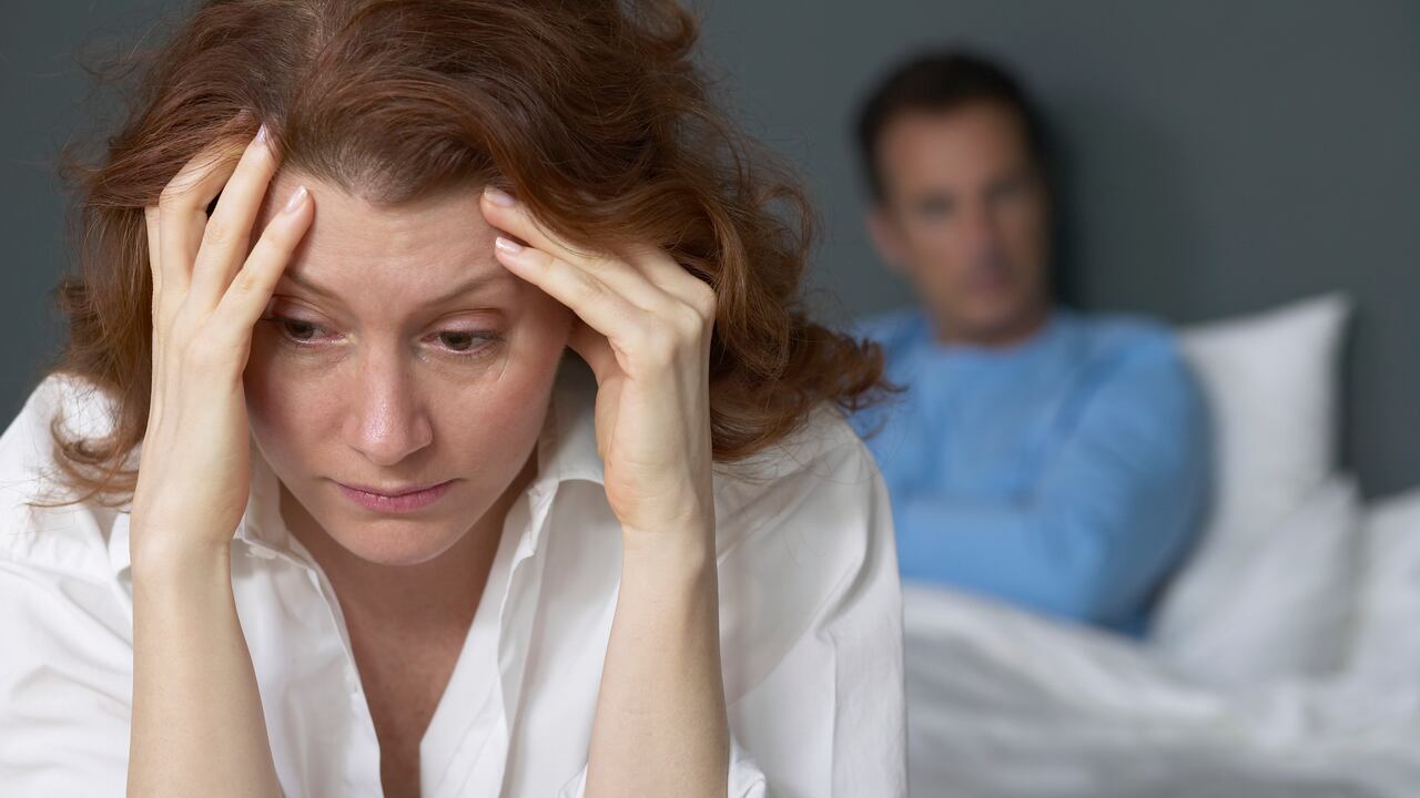 Una de las principales recomendaciones es tomar una actitud positiva, resaltando los aspectos positivos que cada miembro contribuyó al matrimonio y cómo pueden usarlos como una herramienta para creer de nuevo en la relación.