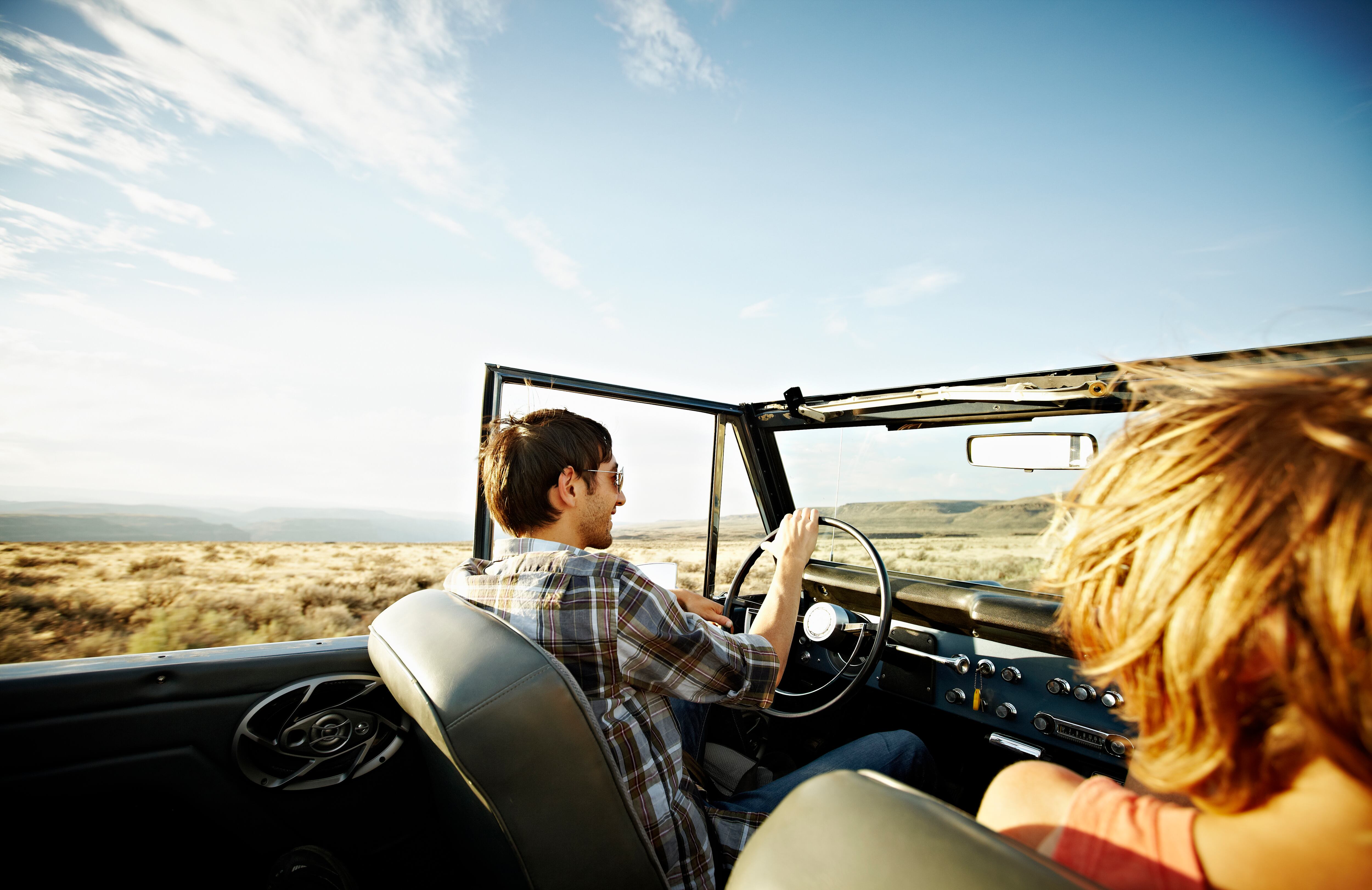 Conductores en EE. UU. deben cumplir nuevas reglas del DOT que afectan licencias y documentación desde febrero de 2026.